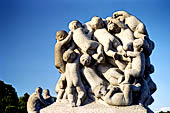 Oslo, Norvegia.Parco Vigeland. Swarm of babies (geniuses), 1917. Granite. Uno dei gruppi scultorei realizzati sulla scalinata su cui sorge il famoso monolito. 